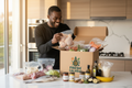 Client découvrant sa Box Fresh Calabas